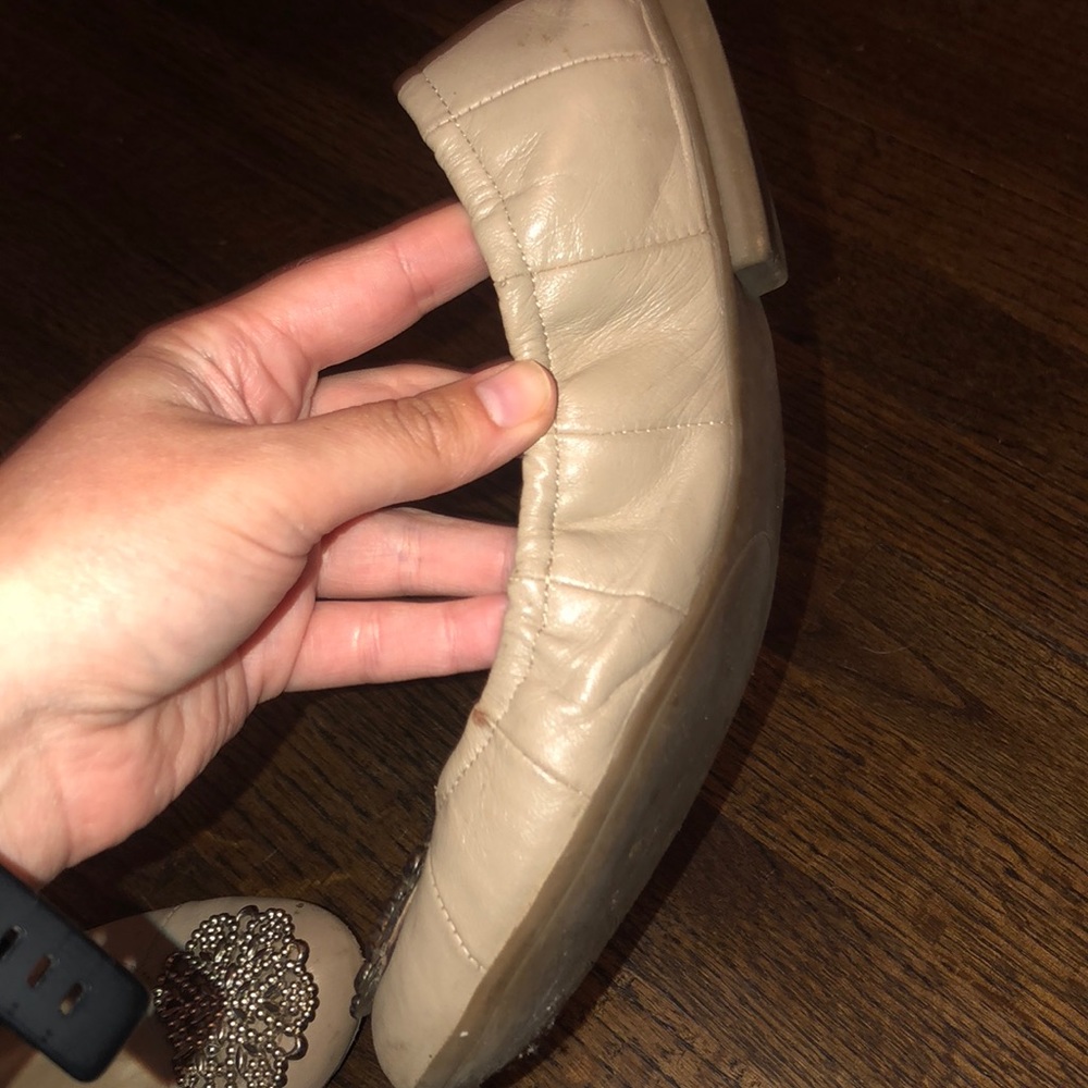 Tan & gold Tahari flats - Picture 10 of 13